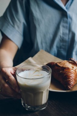 Kahvaltını kafede yap.