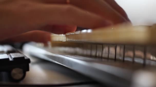 Музыкант Играет Пианино — стоковое видео