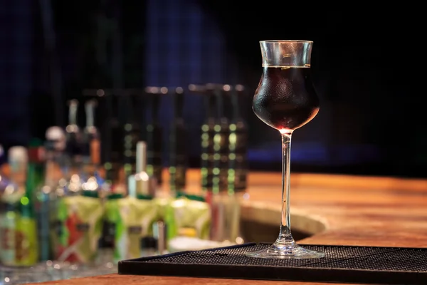 Jagermeister Çubuğu'nda stand. Sindirim kavramı