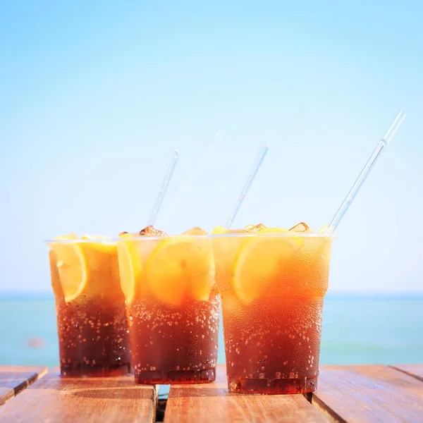 Concept of luxury tropical vacation. Three Cuba Libre cocktails — Stock Photo, Image