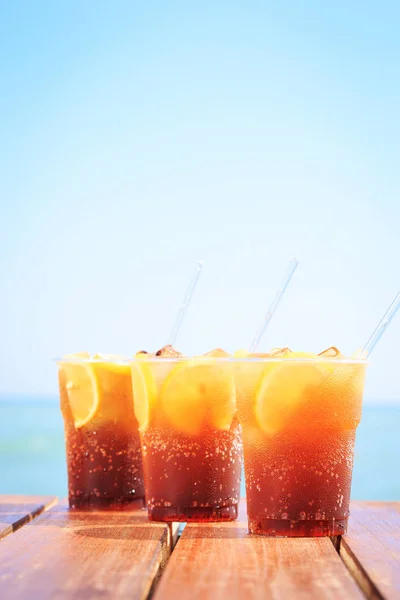 Concept of luxury tropical vacation. Three Cuba Libre cocktails — Stock Photo, Image