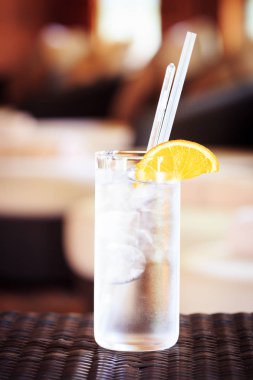 Buzlu su. Spa zaman kavramı. Spa lounge alanı. 