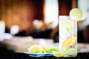 Buzlu su. Spa zaman kavramı. Spa lounge alanı. 