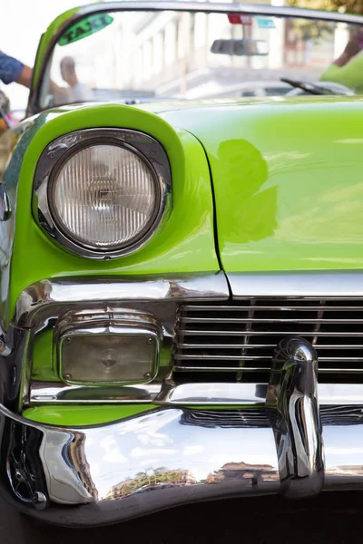 Concept of Cuba attractions. Headlight of old car in Havana, Cub — Stock Photo, Image