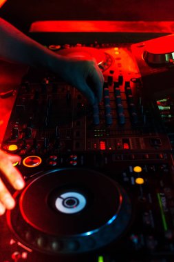 Gece kulübü parti müzik dj. Dar pikap ekipman
