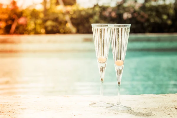 Two glasses of prosecco cocktail with orange berry at the edge o — Stock Photo, Image