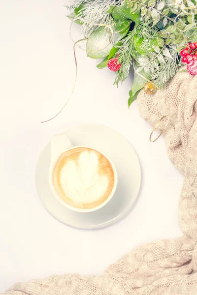 Kahve ya da chai latte sanat ve Noel dekorasyonu ile çay. Le — Stok fotoğraf