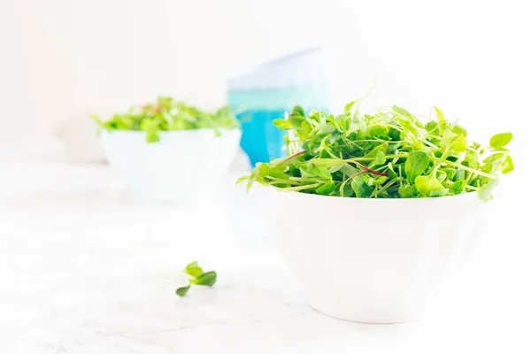 Mixed baby greens salad in bowl. Superfood snack concept — Stock Photo, Image