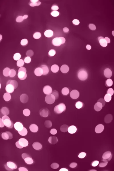 Ciemny różowy tło z jasnym ciepłym bokeh światła. Wakacje, Boże Narodzenie i Nowy Rok tle. Idealny do warstwy z dowolnym projektem — Zdjęcie stockowe