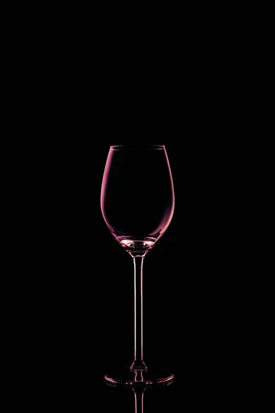Weinglas auf dunklem Hintergrund — Stockfoto