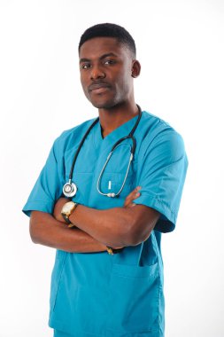 Siyah üzerine beyaz izole stetoskop doktorla