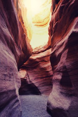 Red Canyon. Jeolojik cazibe Eilat Dağları