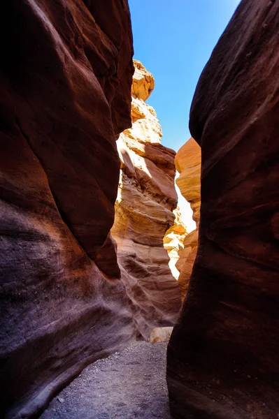 El Cañón Rojo. Atracción geológica en las montañas de Eilat, Es —  Fotos de Stock