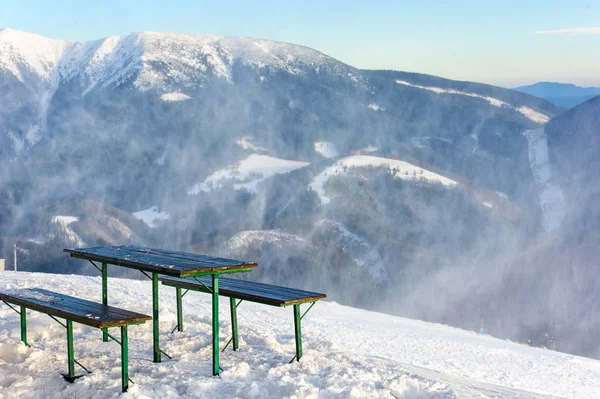 Benches and the table on a mountain top with a beautiful view ov — Stock Photo, Image