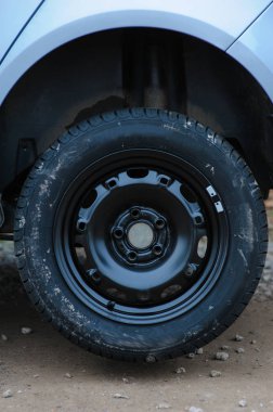 Sürgüsüz bir makinenin vidaları söküldü