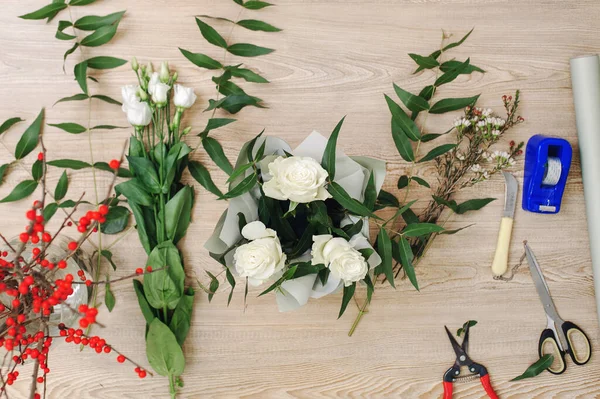 Gardener's in the flower shop make bouquet. Lifestyle flower sho — Stock Photo, Image