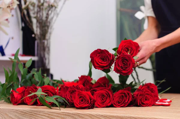 Gardener's in the flower shop make bouquet. Lifestyle flower sho — Stock Photo, Image