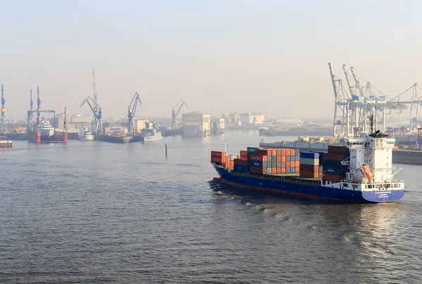 Hamnen i hamburg — Stockfoto