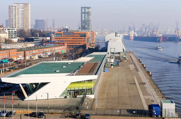 Anländer till hamnen i Hamburg — Stockfoto