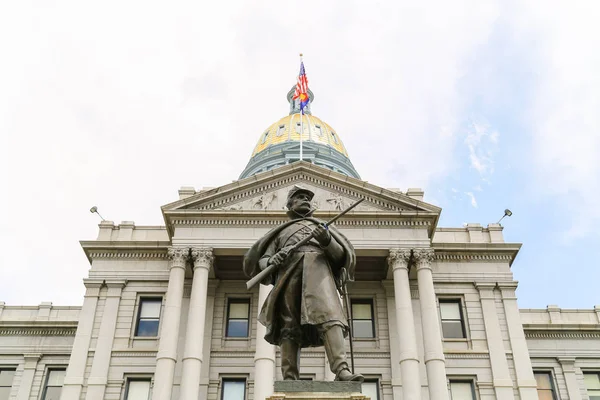 Colorado State Capitol a občanské válce památník — Stock fotografie