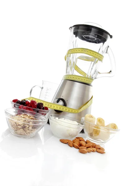Healthy Fitness Shake / Smoothie con nueces, leche, bayas congeladas y plátano — Foto de Stock