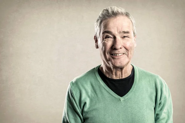 Portretten van een oudere Man - expressies serie - gelukkig Smilin — Stockfoto