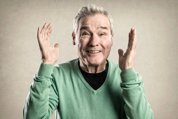 Ritratti di un uomo anziano - Serie Espressioni - Sorprese felici — Foto Stock