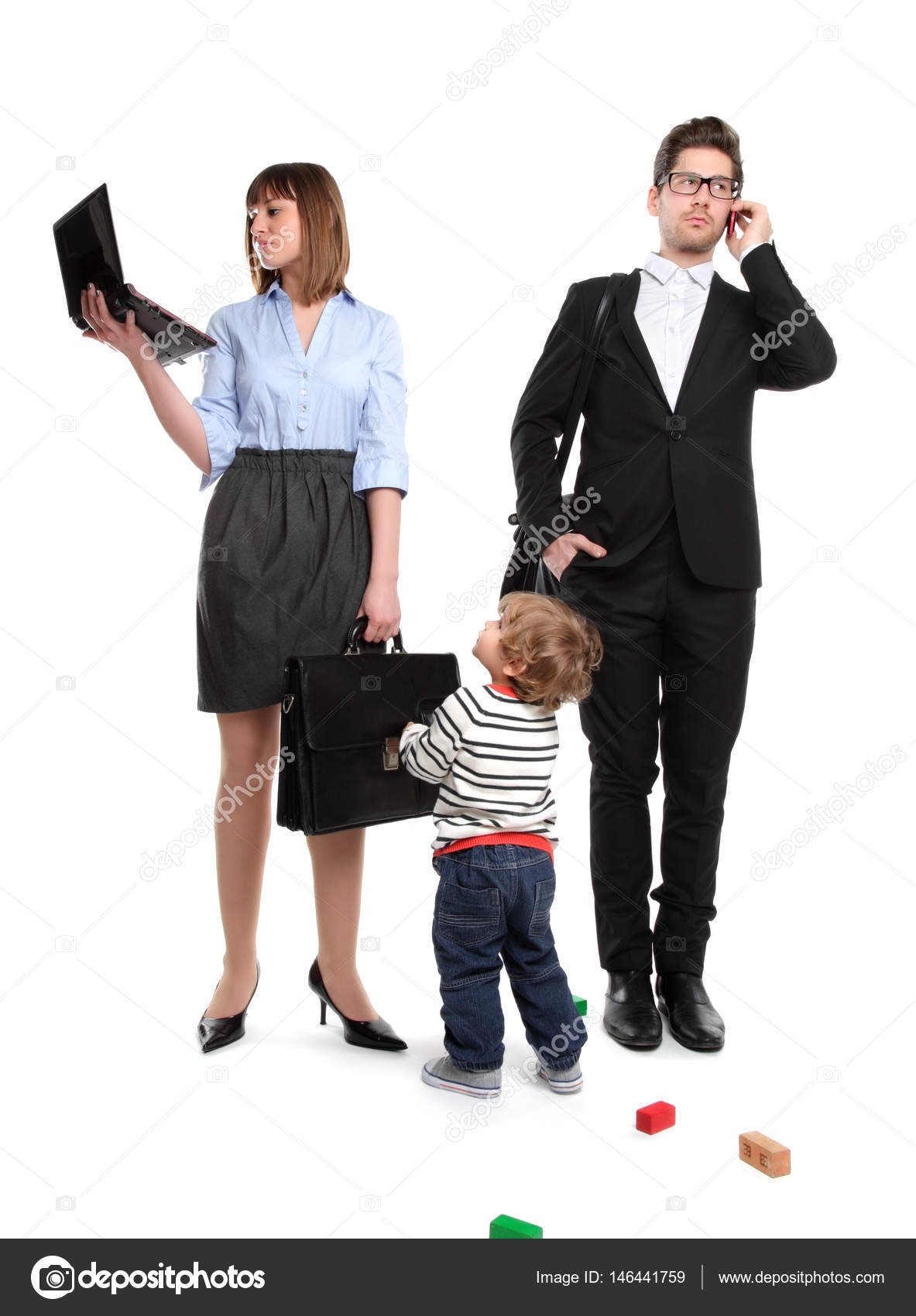 родители и дети. "дети и стресс". занятые родители. отец работает. их родители будут работать в.