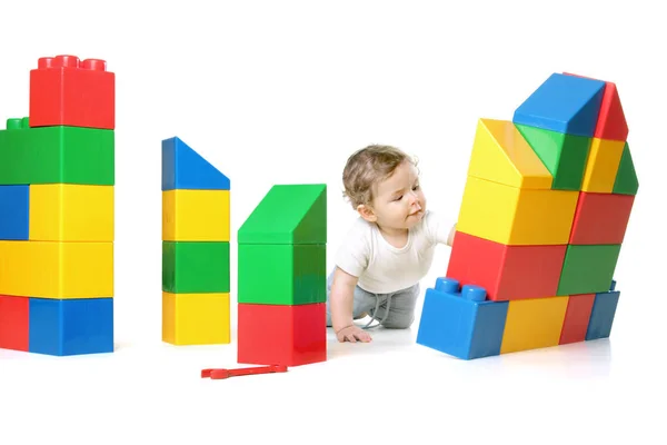 Baby Builder avec d'énormes blocs de construction colorés de marque NO, Brea — Photo