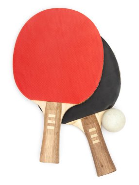 Masa Tenisi kullanılan / Masa Tenisi su bendi kapağı / raketleri, izole bir eski topu ile beyaz arka plan üzerinde