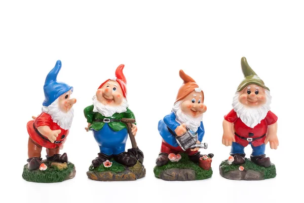 Cuatro gnomos de jardín aislados sobre fondo blanco, figuras simples para decorar su jardín —  Fotos de Stock