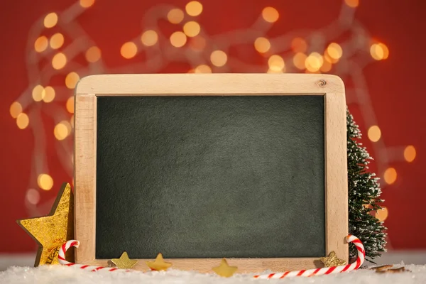 Weihnachten Tafel mit rotem Bokeh-Licht Hintergrund, warm und gemütlich mit Kopierraum — Stockfoto