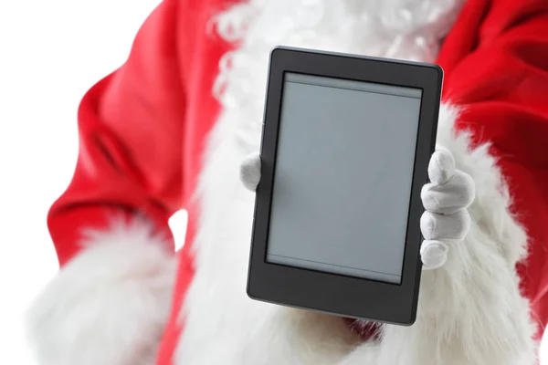 Jul-konceptet sköt med Santa hålla en e-bok läsare, visar det i kameran isolerade på vit — Stockfoto