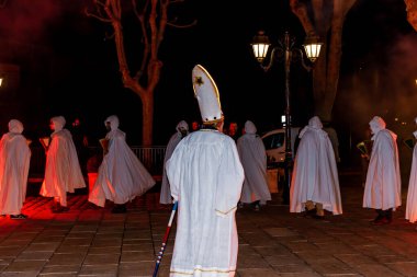 Puget-Theniers, Fransa - 26 Şubat 2020: Geleneksel Beyaz Tövbekârlar Geçidi