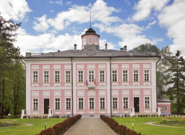 Bolşiye Vyazyomy 'nin ana binası. Odintsovsky bölgesi. Moskova Oblastı. Rusya