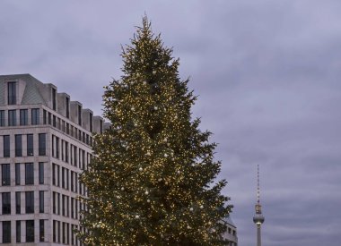 Berlin 'in tatil süslemeleri. Almanya