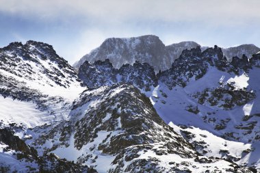 Kampın yakınındaki Pireneler. Andorra.
