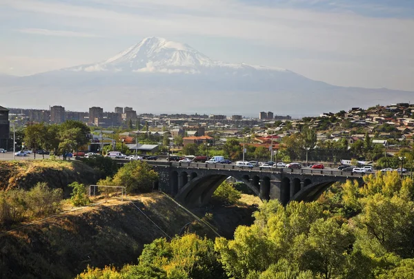 Мост Арарат Победа Ереване Армения — стоковое фото