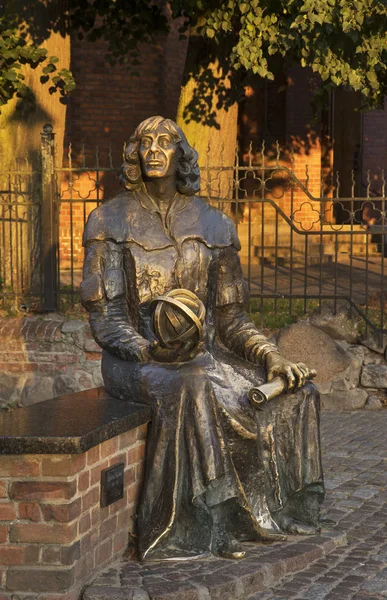 Denkmal Für Nikolaus Kopernikus Der Nähe Des Schlosses Allenstein Polen — Stockfoto