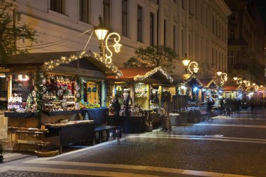 Budapeşte 'deki Zrinyi Caddesi' nin tatil süslemeleri. Macaristan