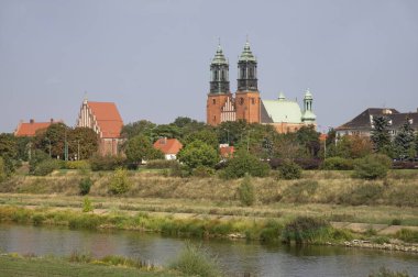 Poznan 'daki Tumski Adası' nda Aziz Peter ve Paul Katedrali. Polonya