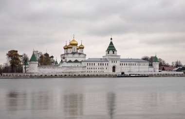 Kostroma 'daki kutsal Trinity Ipatiev (Hypatian) manastırı. Rusça