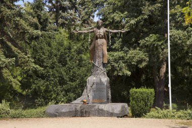 Torun 'daki rahip Jerzy Popieluszko anıtı. Polonya