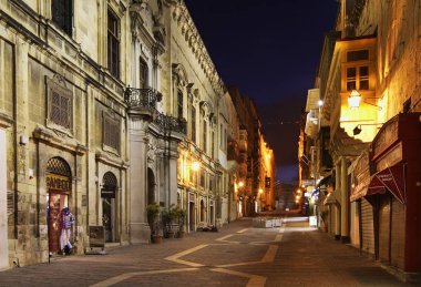 Valletta 'da eski bir sokak. Malta