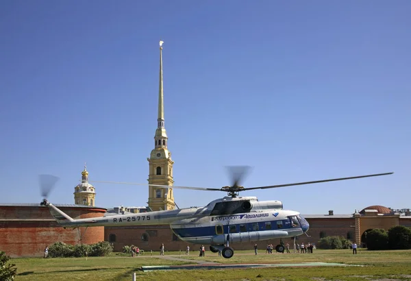 Вертолет Возле Петропавловской Крепости Санкт Петербурге Россия — стоковое фото