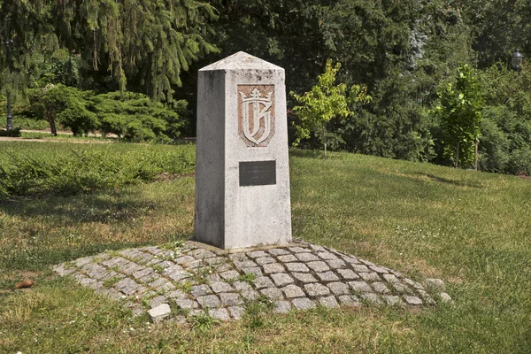 トルン市とゴッティンゲン市との協力25周年を記念する記念碑のサイン ポーランド — ストック写真