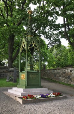 Kurtarıcımız Var Frelsers 'ın Oslo' daki Mezarlığı 'nda Henrik Wergeland' ın mezarı. Norveç