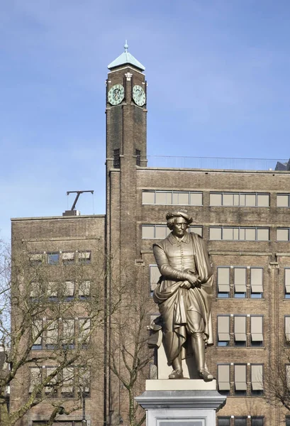 Памятник Рембрандту Амстердаме Нидерланды — стоковое фото