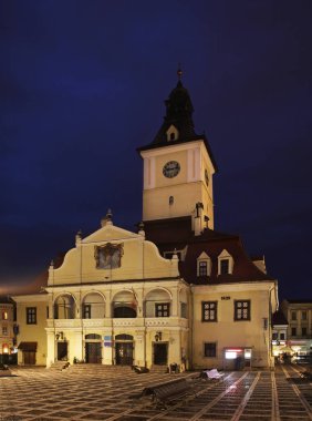 Piata Sfatului 'deki Brasov Belediye Binası. Romanya
