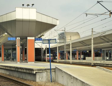 Krakow Parlak Tren İstasyonu. Polonya
